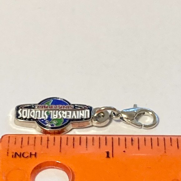 Vintage Universal Studios Charm Clip On Enamel Metal Singapore Theme Park - Picture 9 of 9